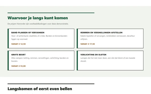 De nieuwe site van de verzonnen fietsenmaker op een laptop, bij de reparaties met hun prijzen